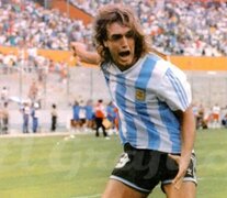 Gabriel Batistuta, goleador y figura de la final de la Copa América 93. (Fuente: El Gráfico) (Fuente: El Gráfico) (Fuente: El Gráfico)