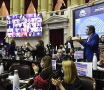 Los legisladores aplauden la sanción de la norma en el Congreso.  (Fuente: Prensa de Diputados) (Fuente: Prensa de Diputados) (Fuente: Prensa de Diputados)