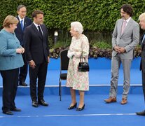 La reina Isabel (centro) recibe a jefes de estado del G7 en Gran Bretaña. (Fuente: AFP) (Fuente: AFP) (Fuente: AFP)