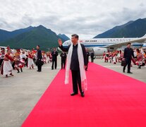 Xi Jinping fue recibido con un baile folklórico al llegar al Tíbet. Foto 2:  El líder chino inspecciona la plaza del Palacio de Potala en Lhasa. (Xinhua) (Fuente: Xinhua) (Fuente: Xinhua) (Fuente: Xinhua)