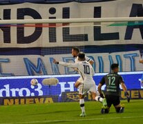 Mancuello covierte su gol (Fuente: Julio Mancini) (Fuente: Julio Mancini) (Fuente: Julio Mancini)
