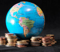 Algunos analistas de economía internacional advierten acerca del peligro de una gran crisis global de deuda.