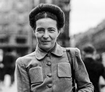 Simone de Beauvoir, con su peinado más recordado.