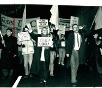 Primera Marcha del Orgullo donde se ve a Carlos Jáuregui, Ilse Fuskova, Karina Urbina y Rafael Freda.  (Fuente: Archivo Sexo y Revolución) (Fuente: Archivo Sexo y Revolución) (Fuente: Archivo Sexo y Revolución)