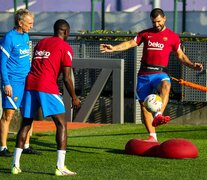 El Kun Agüero comenzó a practicar con el resto de sus compañeros (Fuente: Prensa Barcelona) (Fuente: Prensa Barcelona) (Fuente: Prensa Barcelona)