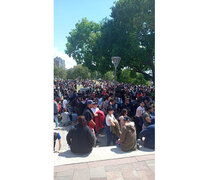 Una inusitada multitud se manifestó junto al Monumento. 