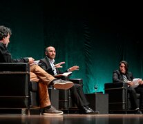 De izquierda a derecha: Mario Santucho, el ministro de economía Martín Guzmán y Luci Cavallero. (Fuente: Miguel Varela Pose) (Fuente: Miguel Varela Pose) (Fuente: Miguel Varela Pose)