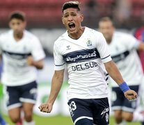 Ramírez se llena la boca de gol y le dio el triunfo al Lobo (Fuente: Fotobaires) (Fuente: Fotobaires) (Fuente: Fotobaires)