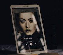 El retiro del botón de reproducción aleatoria era un pedido que Adele le había hecho a Spotify. (Fuente: Unplash) (Fuente: Unplash) (Fuente: Unplash)