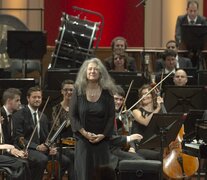 Martha Argerich animará su propio ciclo entre el 12 y el 20 de agosto, con varios invitados. (Fuente: Gentileza Teatro Colón / Arnaldo Corombaroli) (Fuente: Gentileza Teatro Colón / Arnaldo Corombaroli) (Fuente: Gentileza Teatro Colón / Arnaldo Corombaroli)