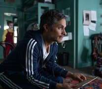 Gael García Bernal interpreta al primer muerto, un actor que fallece en escena.