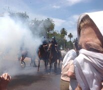 Las Madres fueron reprimidas con gases y se enfrentaron a la policía montada (Fuente: Télam) (Fuente: Télam) (Fuente: Télam)
