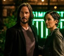 Neo (Keanu Reeves) y Trinity (Carrie-Anne Moss), viejos conocidos contra la Matrix.