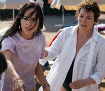 Olivia Coleman y Dakota Johnson