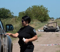 Así se encontró el Audi TT con el cuerpo carbonizado, presuntamente de la mujer (Fuente: Sebastián Granata) (Fuente: Sebastián Granata) (Fuente: Sebastián Granata)