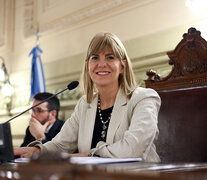 Alejandra Rodenas, vice y presidenta del Senado.