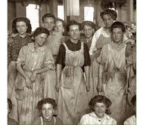 Mujeres trabajadoras textiles de la fábrica Cotton, Nueva York, 1908.