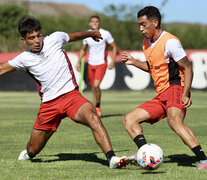 Juan Sforza (a la izquierda) será titular en el lugar de Pablo Pérez.