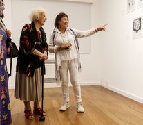 Estela de Carlotto recorriendo la muestra. (Fuente: Leandro Teysseire) (Fuente: Leandro Teysseire) (Fuente: Leandro Teysseire)