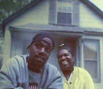 Un joven Kanye West con su madre