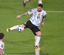 Messi saca el derechazo para el 3 a 0 final frente a Venezuela (Fuente: AFP) (Fuente: AFP) (Fuente: AFP)