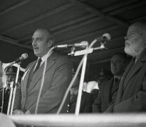 Roberto Pidal y Carlos Gesell en acto de autonomiìa de Villa Gesell, 1 de julio de 1978.