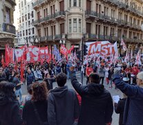 El acto en Corrientes y Córdoba.