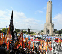 Muchos manifestantes hubo en la hoirnada de ayer en el monumento. (Fuente: Sebastián Granata) (Fuente: Sebastián Granata) (Fuente: Sebastián Granata)