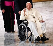 El Papa saluda durante una reunión con peregrinos en el Vaticano. (Fuente: EFE) (Fuente: EFE) (Fuente: EFE)