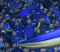 Un hincha de Boca realizó gestos racistas.