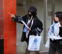 Censistas durante el relevamiento del miércoles 18 de mayo en todo el país.  (Fuente: Télam) (Fuente: Télam) (Fuente: Télam)