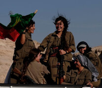 La historia de las mujeres de Kurdistán se profundizó en las últimas décadas a través de una perseverante militancia casa por casa, defendiendo el territorio kurdo a través de la insurgencia armada.  (Fuente: EFE) (Fuente: EFE) (Fuente: EFE)