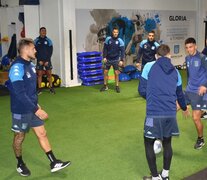 Los jugadores se entrenaron bajo techo (Fuente: Prensa Racing) (Fuente: Prensa Racing) (Fuente: Prensa Racing)