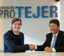 Luciano Galfione, nuevo titular de ProTejer, junto a Yeal Kim (presidente saliente)