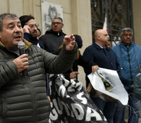 Andrada ayer frente a Gobernación tras la reunión con funcionarios. (Fuente: Gentileza Rosario3.com) (Fuente: Gentileza Rosario3.com) (Fuente: Gentileza Rosario3.com)