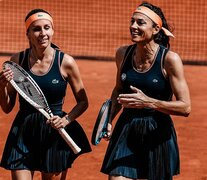 Sabatini, de 52 años, y Dulko, de 37, sumaron su segundo triunfo en el torneo de Leyendas de Roland Garros. (Fuente: Télam) (Fuente: Télam) (Fuente: Télam)