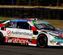 Josito Di Palma festeja su victoria en el autódromo porteño. (Fuente: Prensa Top RACE V6) (Fuente: Prensa Top RACE V6) (Fuente: Prensa Top RACE V6)