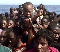 Un barco con inmigrantes africanos rumbo a Europa. (Fuente: OpenArms) (Fuente: OpenArms) (Fuente: OpenArms)