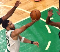 Jayson Tatum aportó 26 puntos, 6 rebotes y 9 asistencias para la victoria de los Celtics. (Fuente: AFP) (Fuente: AFP) (Fuente: AFP)