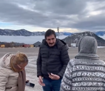 Los turistas uruguayos en su paso por San Martín de los Andes, previo al viaje a Bariloche. Imagen: Captura de pantalla del video publicado en Facebook