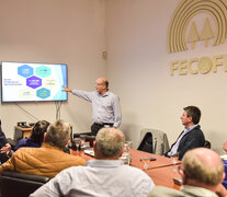 Contigiani (secretario de Alimentos y Desarrollo) presentó el programa ante federaciones de cooperativas de todo el país.