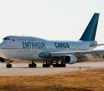 El avión de Emtrasur demorado en Ezeiza.