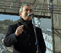 El intendente habló con la prensa después del acto de jura de la Bandera.  (Fuente: Sebastián Granata) (Fuente: Sebastián Granata) (Fuente: Sebastián Granata)