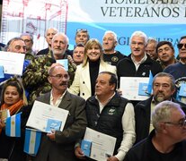 La vicegobernadora Rodenas junto integrantes de la Fedeación de Veteranos de Guerra de Malvinas de Santa Fe.