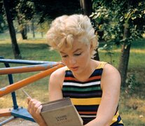 Marilyn Monroe leyendo a James Joyce.