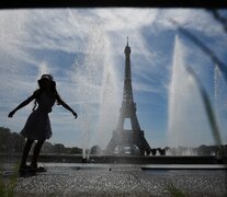 Los días agobiantes por las altas temperaturas ya son un hecho en París. (Fuente: AFP) (Fuente: AFP) (Fuente: AFP)