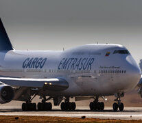 El avión de Emtrasur retenido en Ezeiza.