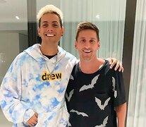 Coscu y Messi, en la cena de despedida del astro de Barcelona (Fuente: Twitter) (Fuente: Twitter) (Fuente: Twitter)