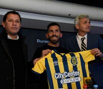 Carlos Tevez, fue presentado oficialmente como DT del Canalla (Fuente: Andres Macera) (Fuente: Andres Macera) (Fuente: Andres Macera)