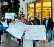 Los miércoles, el colectivo barrial &amp;quot;No destruyan Castro&amp;quot; protesta con semaforazos.